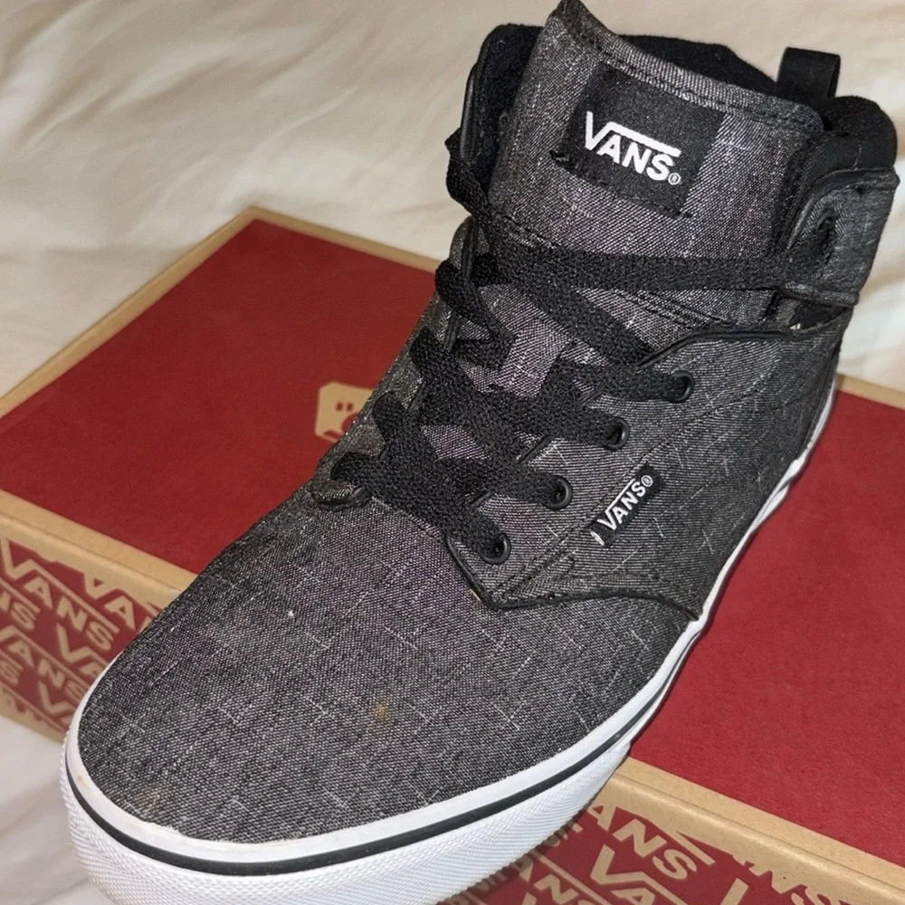 Size 7Y Boy/Girl High Top Vans